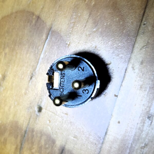 Conector XLR Macho Volante Neutrik - Imagen 3