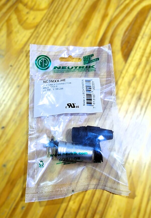Conector XLR Macho Volante Neutrik